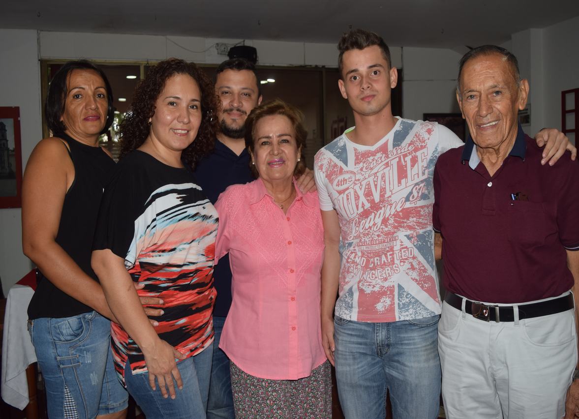 Constanza Zuleta, Erika Vanegas, Guillermo Gómez, Clara Mosquera, Fabián Castro y Jaime Vanegas.